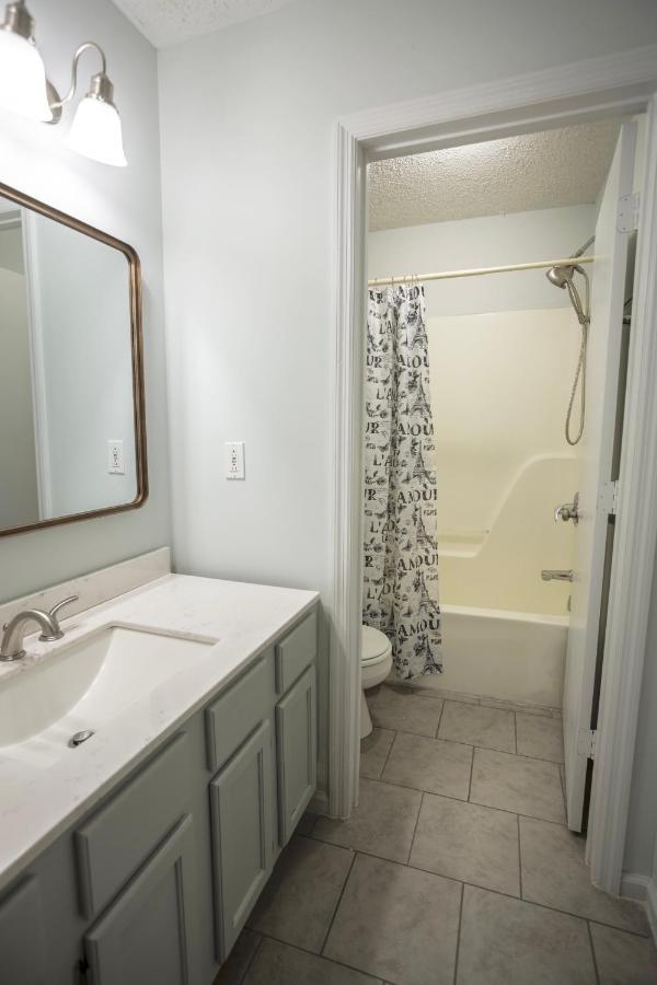 Elegant 3 Bedroom Apt With Free Parking And Balcony Nashville Eksteriør bilde