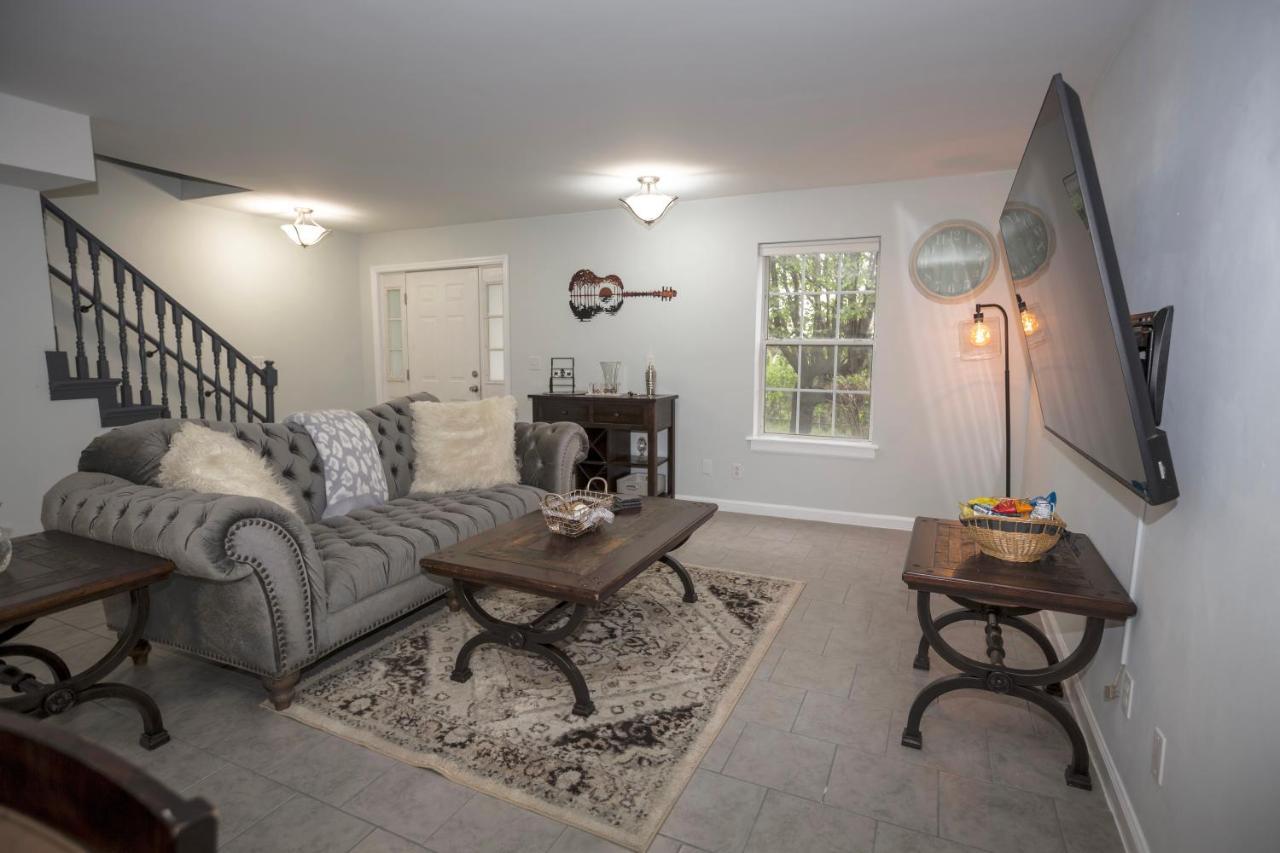 Elegant 3 Bedroom Apt With Free Parking And Balcony Nashville Eksteriør bilde